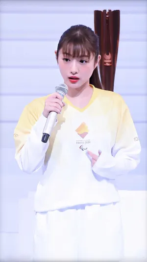 石原里美火炬手服装图片