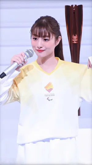 石原里美火炬手服装图片_1