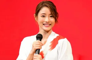 石原里美火炬手服装图片_7