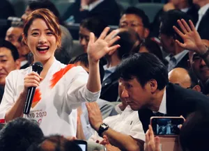 石原里美火炬手服装图片_8