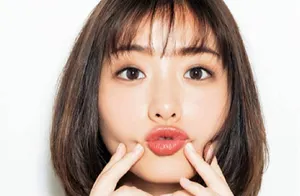石原里美俏皮甜美写真图片第1张