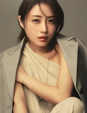 石原里美时尚内页大片写真图片_7