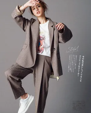 石原里美时尚杂志封面写真图片_3