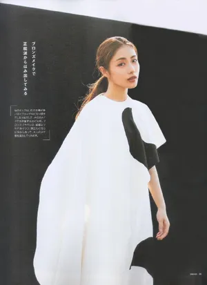 石原里美性感杂志写真图片