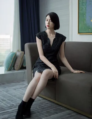 三吉彩花时尚甜酷写真图片_2