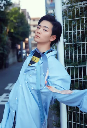 龙星凉帅气养眼时尚写真大片第1张
