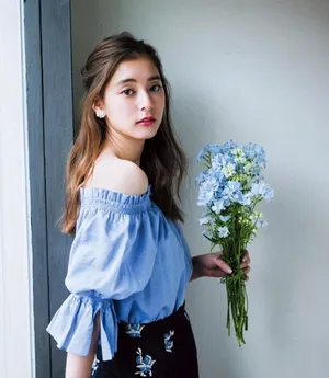 新木优子杂志写真图片：化身甜美女孩子