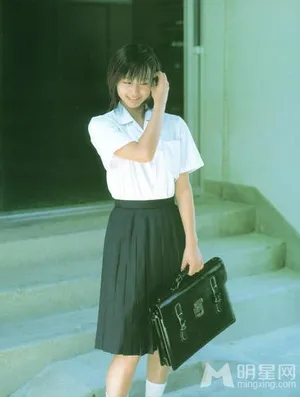 堀北真希户外夏日清新写真_2