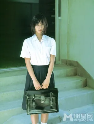 堀北真希户外夏日清新写真_4