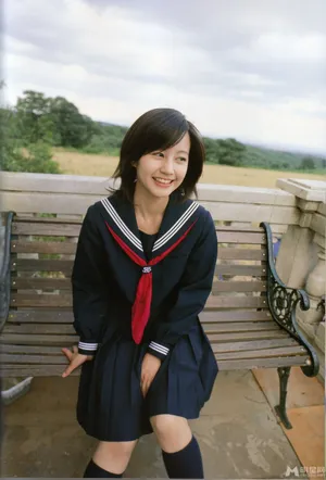 堀北真希校服清纯图片_3