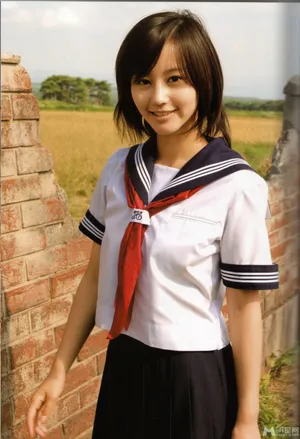 堀北真希校服写真动人图片_5