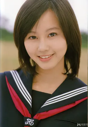 堀北真希校服写真清纯动人