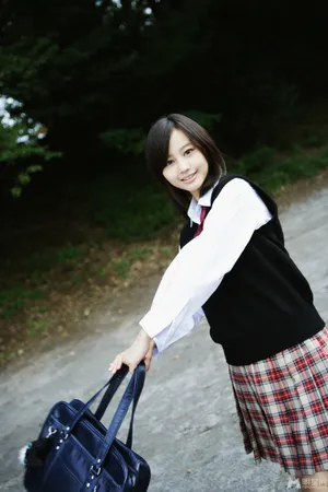 日本女星堀北真希校园清新写真_4