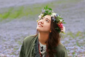 新垣结衣花丛中高清美照_6