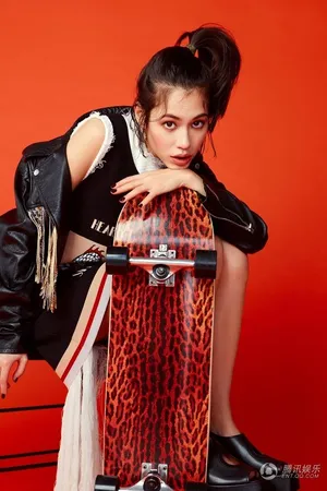 水原希子最新大片写真,清新耍酷_1