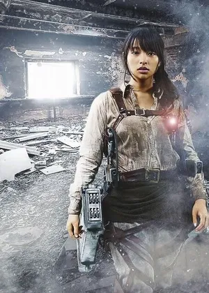日本真人版《进击的巨人》水原希子等主演角色海报公布_2