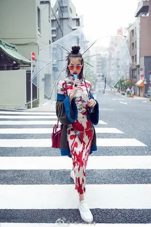 水原希子登上由陈漫掌镜的GRAZIA红秀第220期杂志封面_3
