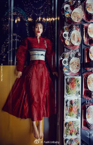 水原希子登上由陈漫掌镜的GRAZIA红秀第220期杂志封面_4