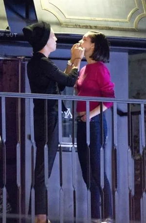 娇羞藏不住 权志龙水原希子热辣拥吻调情_5