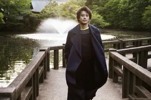 小栗旬街拍图片：随意慵懒成熟范_2