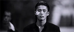 小栗旬日本热血高校痞气动图截图gif_5