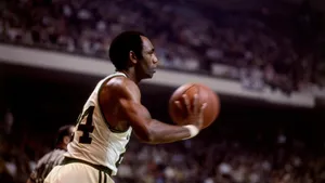 NBA名人堂“Mr.Clutch”萨姆·琼斯球星图片_2