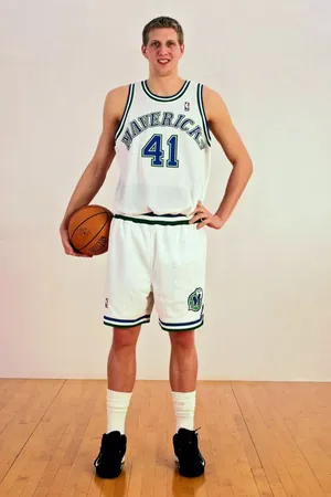 NBA名人堂"德国战车"德克·诺维茨基球星图片_5
