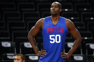 NBA名人堂“怪兽”埃梅卡·奥卡福球星图片_7