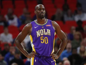 NBA名人堂“怪兽”埃梅卡·奥卡福球星图片_12