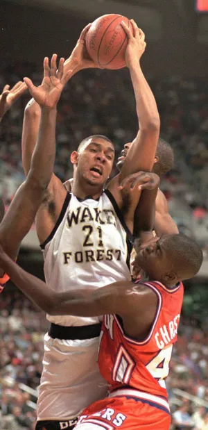 NBA名人堂“石佛”蒂姆·邓肯球星图片_11