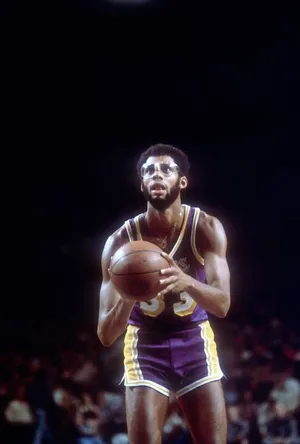 NBA名人堂“天勾”卡里姆·阿布杜尔-贾巴尔球星图片_3
