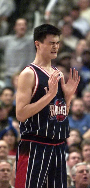 NBA名人堂“小巨人”姚明球星图片