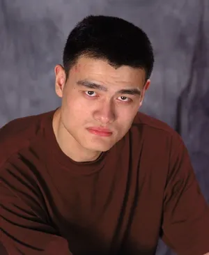 NBA名人堂“小巨人”姚明球星图片_4