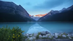 湖泊倒影风景图片_3