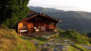 山上的小屋图片_3