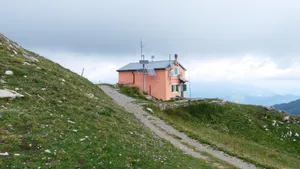 山上的小屋图片_9