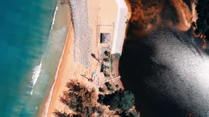 航拍美丽的海滩图片_2