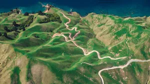 蜿蜒的山区公路图片_6