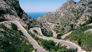 蜿蜒的山区公路图片_9