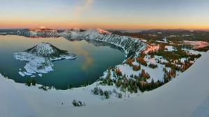 美国火山口湖国家公园优美风景_5