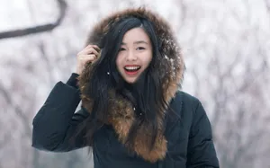 陈瑜时尚靓丽雪景写真图片