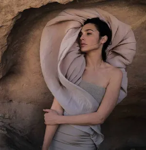 盖尔·加朵性感沙漠大片写真图片_3