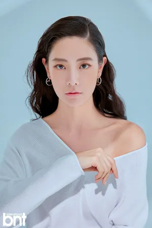 演员Clara克拉拉时尚写真图片