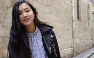 美女陈瑜街头风性感图片_2