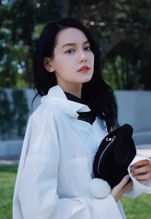 李诗颖白衫活力写真图片