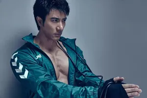 王力宏肌肉内页大片写真图片_4