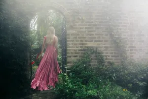 索菲·特纳唯美杂志内页大片写真图片_6