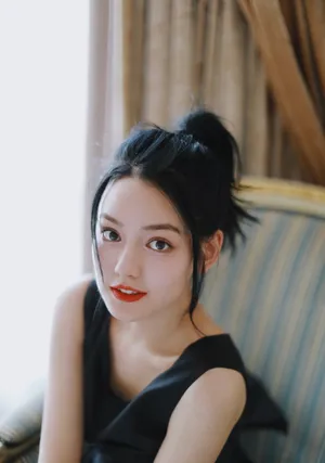 李诗颖性感优雅写真图片