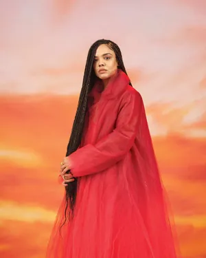 “女武神”泰莎·汤普森个性时尚写真图片_3