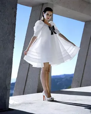卡米拉·贝勒 Camilla Belle户外唯美写真图片_3